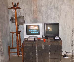 Древний сундук на фоне NES и Sega Mega Drive 2. Присутствует авоська с бутылками