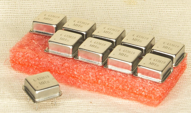 Кварцевый генератор для PAL кодера