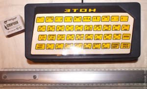 Компьютер «Этон». Рядом для оценки размеров компьютера лежит линейка